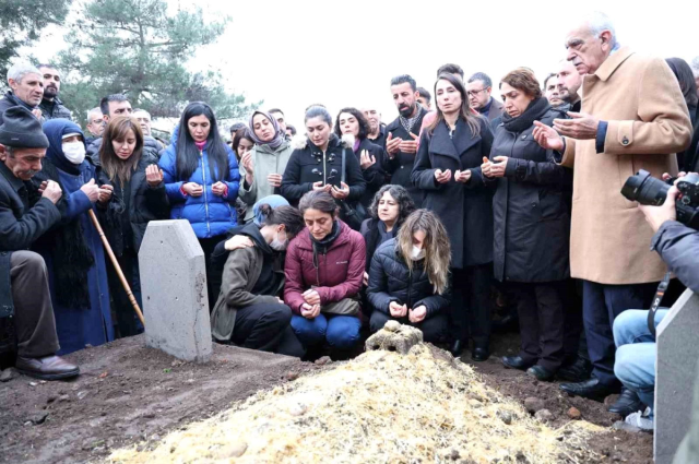 Selahattin Demirtaş, babasının ölümüyle ilgili cezaevinden mesaj paylaştı