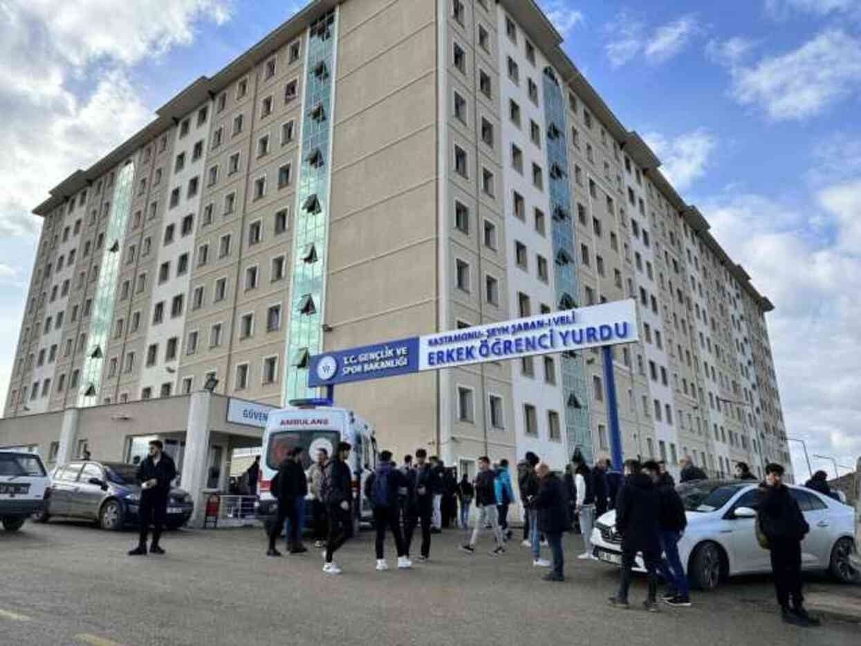 Kastamonu'da biber gazı imhası sonucu 70 kişi hastanelik oldu Kastamonu'da biber gazı imhası sonucu 70 kişi hastanelik oldu