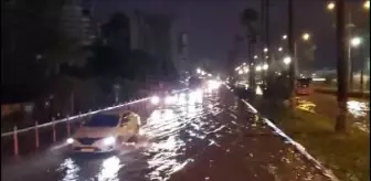 İskenderun'da sağanak yağış hayatı olumsuz etkiledi
