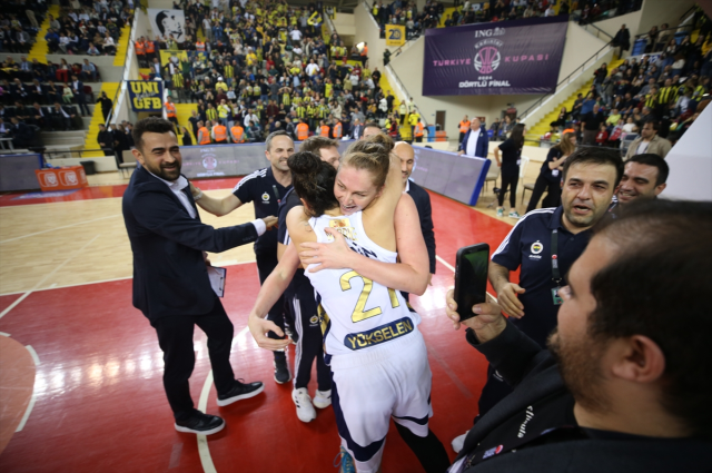 Fenerbahçe Alagöz Holding, Kadınlar Basketbol Türkiye Kupası'nı kazandı