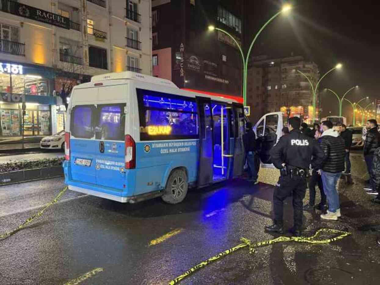 Diyarbakır'ın merkezinde silahlı saldırı! Olan yoldan geçen otobüs şoförüne oldu