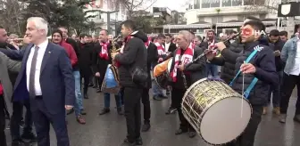 AK Parti'nin Büyükşehir Belediye Başkan Adayı Yücel Yılmaz'a coşkulu karşılama