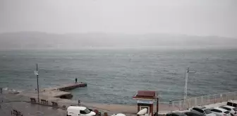 Çanakkale Boğazı'nda Olumsuz Hava Koşulları Nedeniyle Geçişler Durduruldu