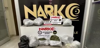 Diyarbakır'da dur ihtarına uymayan araçta 15 kilogram esrar ele geçirildi
