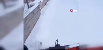 14 yıldır mahallesinin yollarını kendi imkanlarıyla açıyor