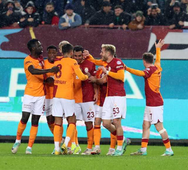 Aslan'dan gol şov! Galatasaray, Trabzonspor'u deplasmanda 5-1 yendi