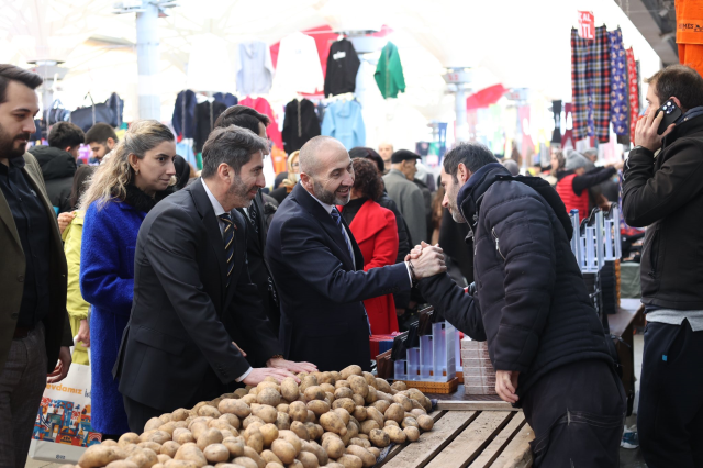 AK Parti Kadıköy Belediye Başkan Adayı Veli Arslan harıl harıl çalışıyor