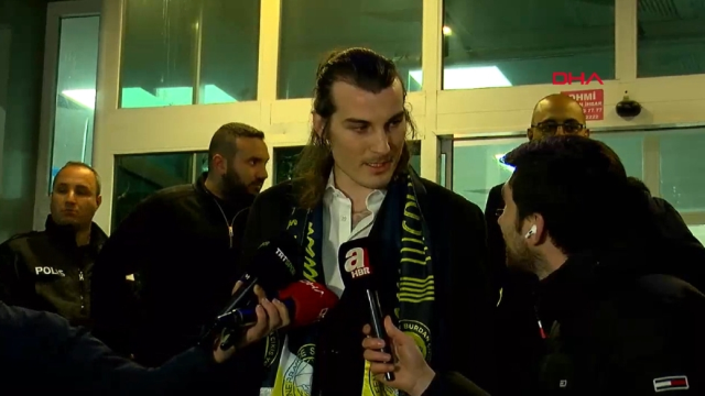 Fenerbahçe'nin yeni transferi Çağlar Söyüncü, İstanbul'a geldi! İlk iş taraftara seslendi