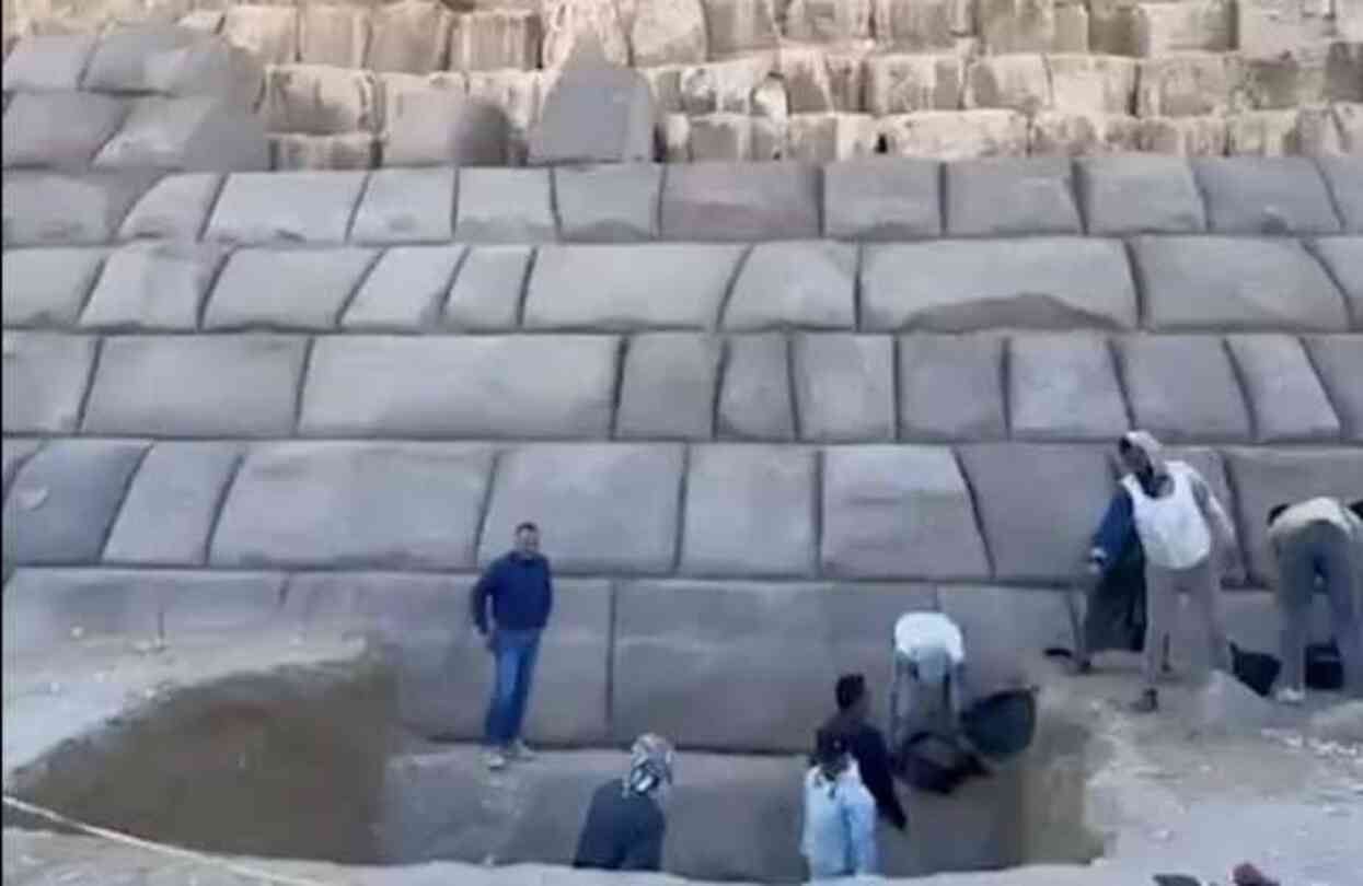 Mısır'da Menkaure Piramidi'ne granit kaplama restorasyonu yapılması tepkilere sebep oldu