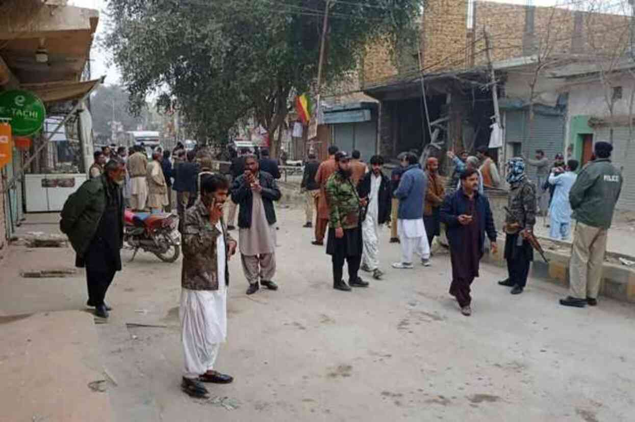 Pakistan'da siyasi parti mitingine bombalı saldırı: 4 ölü, 5 yaralı Pakistan'da siyasi parti mitingine bombalı saldırı: 4 ölü, 5 yaralı