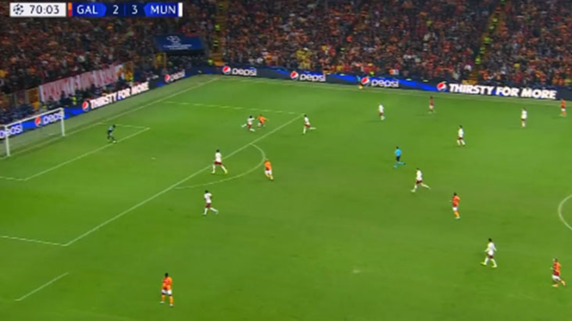 Galatasaray taraftarının topa tuttuğu Kerem'in attığı gol Devler Ligi'nin 'En iyisi' seçildi