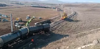 Kırıkkale'de Üst Geçit Yıkılması Sonucu Tren Devrildi