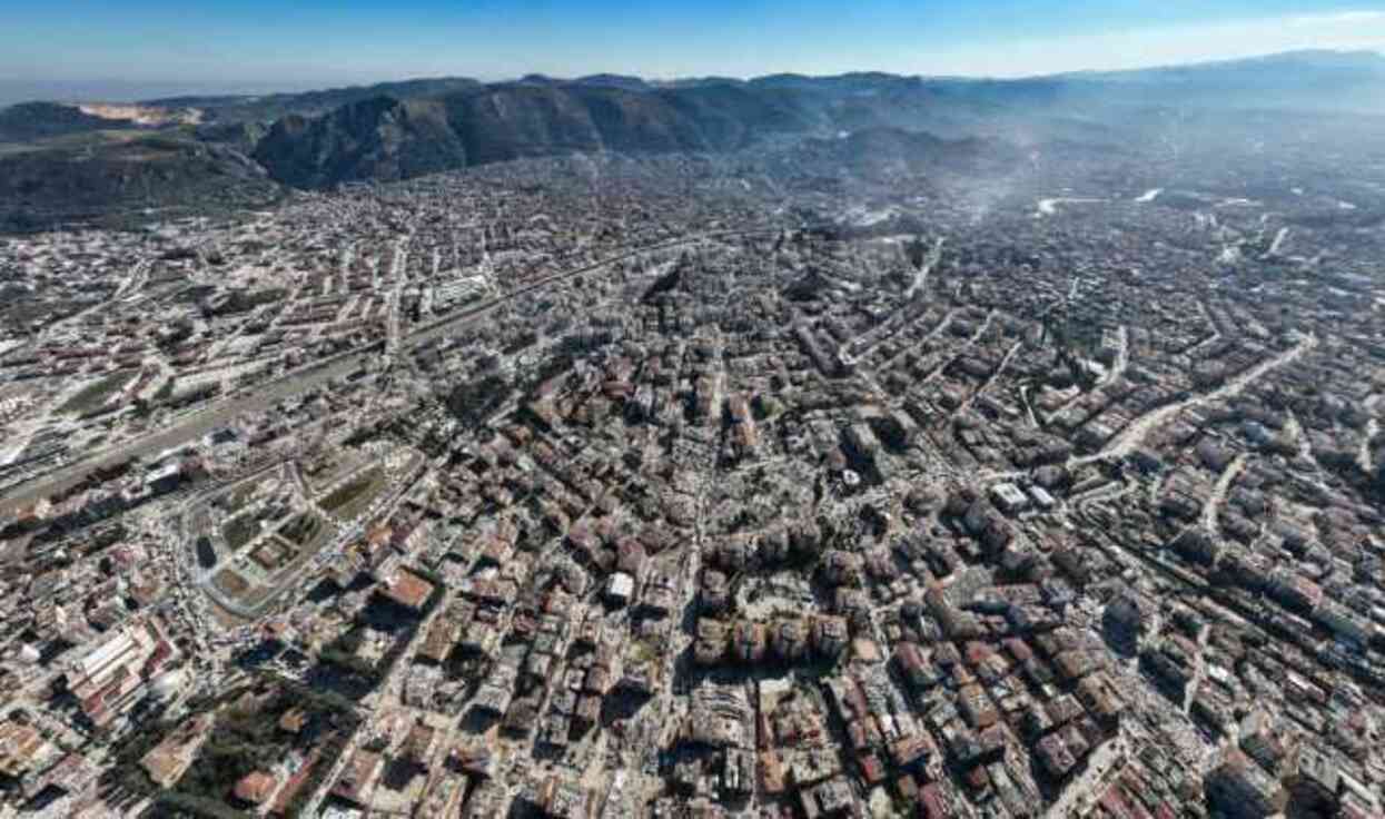 Hatay'da depremin ortaya çıkardığı hasar 1 yıl sonra böyle görüntülendi Hatay'da depremin ortaya çıkardığı hasar 1 yıl sonra böyle görüntülendi