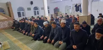 Muş'un Malazgirt ilçesinde depremde hayatını kaybedenler için dua edildi