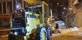 Saray'da karla mücadele çalışmaları devam ediyor