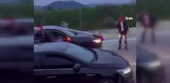 Düğün konvoyunda havaya ateş açan magandalar kamerada
