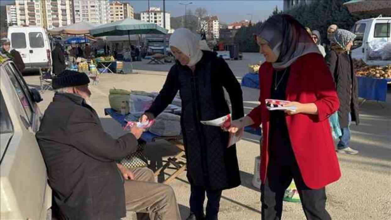 Anne ve kızı aynı mahalleden muhtar adaylığı için yarışıyor Anne ve kızı aynı mahalleden muhtar adaylığı için yarışıyor
