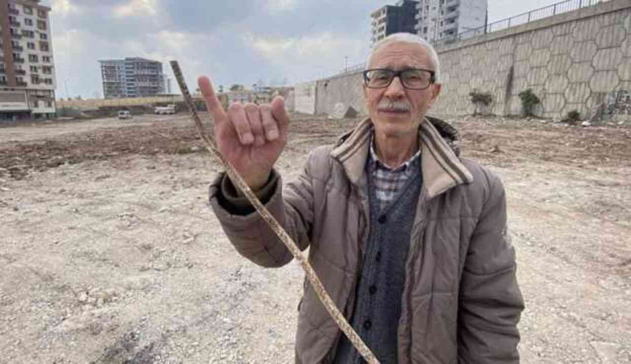Ebrar Sitesi'nden sağ çıkan vatandaş konuştu: 'Burayı bize depreme dayanıklı diyerek sattılar' Ebrar Sitesi'nden sağ çıkan vatandaş konuştu: 'Burayı bize depreme dayanıklı diyerek sattılar'