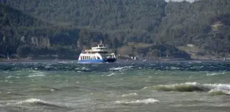 Çanakkale'de fırtına nedeniyle feribot seferleri iptal edildi