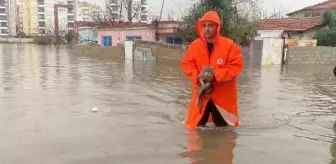 Antalya'da Sel Felaketinde Mahsur Kalanlar Botlarla Kurtarıldı