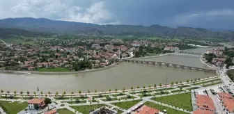 Çorum'un Osmancık ilçesinde Kızılırmak kenarına Atatürk Parkı kuruldu