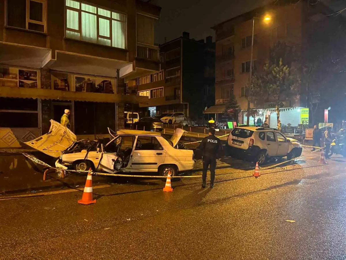 Ankara da trafik kazasında 1 kişi hayatını kaybetti 2 kişi yaralandı