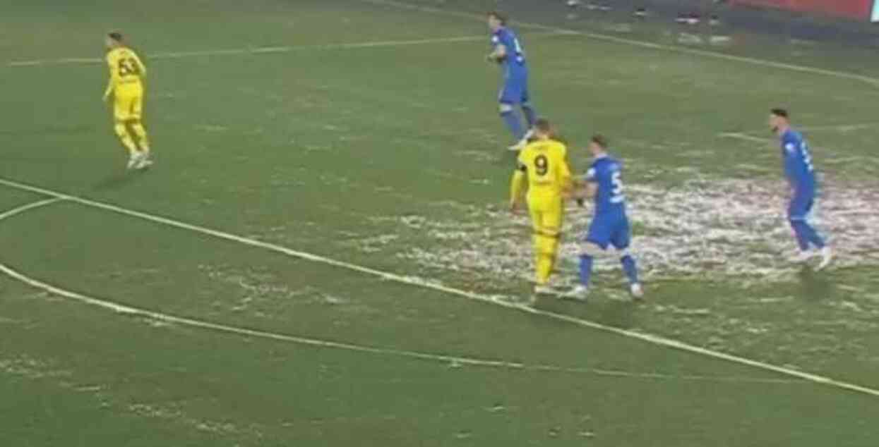 Yorumu size bırakıyoruz! İşte Rizespor-Fenerbahçe maçının oynandığı zemin Yorumu size bırakıyoruz! İşte Rizespor-Fenerbahçe maçının oynandığı zemin