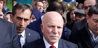 Erzurum Büyükşehir Belediye Başkanı Mehmet Sekmen, Narman'da Seçim Koordinasyon Merkezi açılışında partililerle buluştu