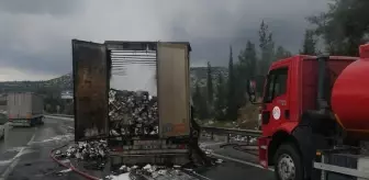 Adana'da seyir halindeki tırda yangın çıktı