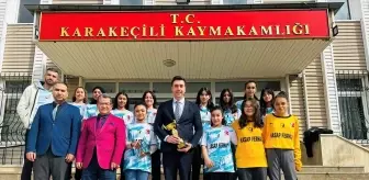 Karakeçili Atatürk Ortaokulu Kız Futbol Takımı Kaymakamı Ziyaret Etti