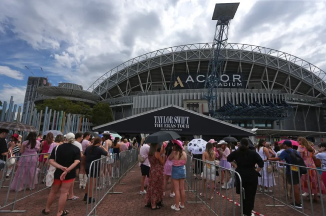 Taylor Swift'in konseri öncesi stadyuma yıldırım düştü: Stadyum tahliye edildi