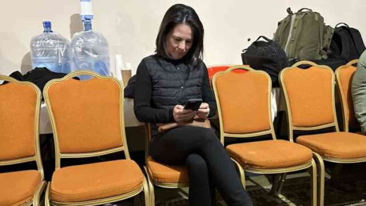 Alman bakanın Ukrayna ziyaretini Rus İHA'sı yarıda kesti! Zırhlı araçlarla bölgeden kaçtılar Alman bakanın Ukrayna ziyaretini Rus İHA'sı yarıda kesti! Zırhlı araçlarla bölgeden kaçtılar