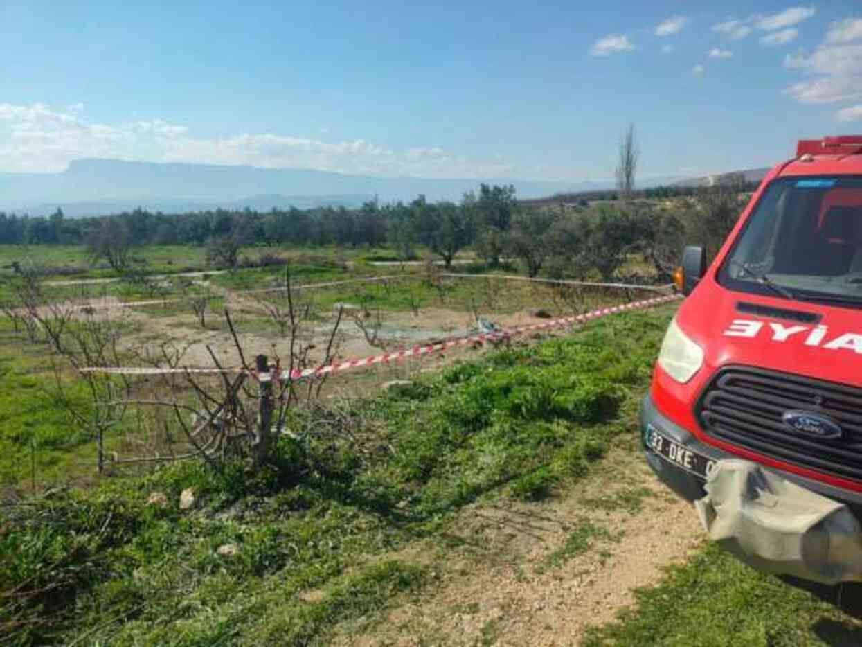 Mersin'de bahçesinde su arayan çiftçi gaz buldu Mersin'de bahçesinde su arayan çiftçi gaz buldu