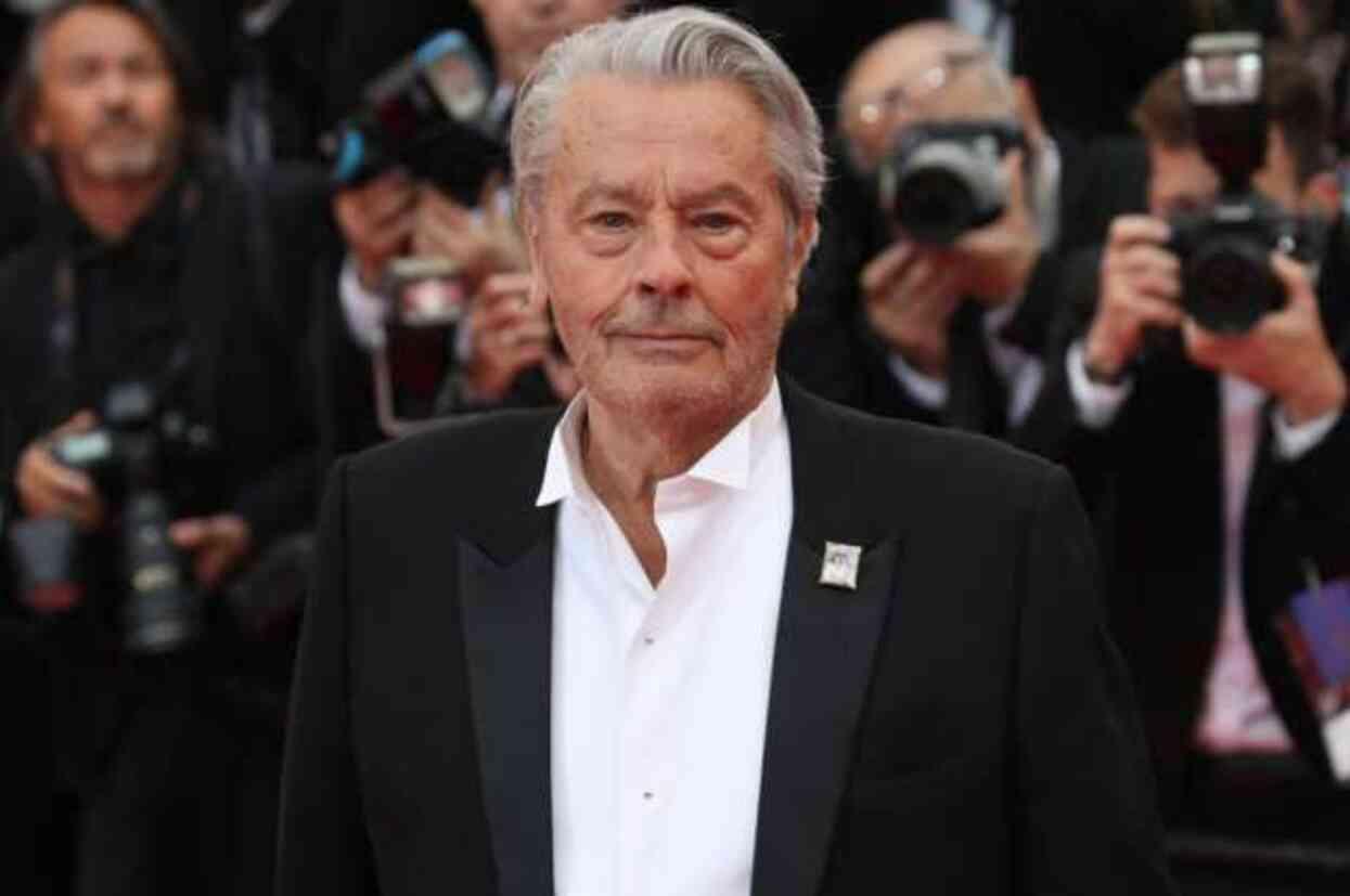 Alain Delon'un evinde 72 silah ve binlerce mermi bulundu