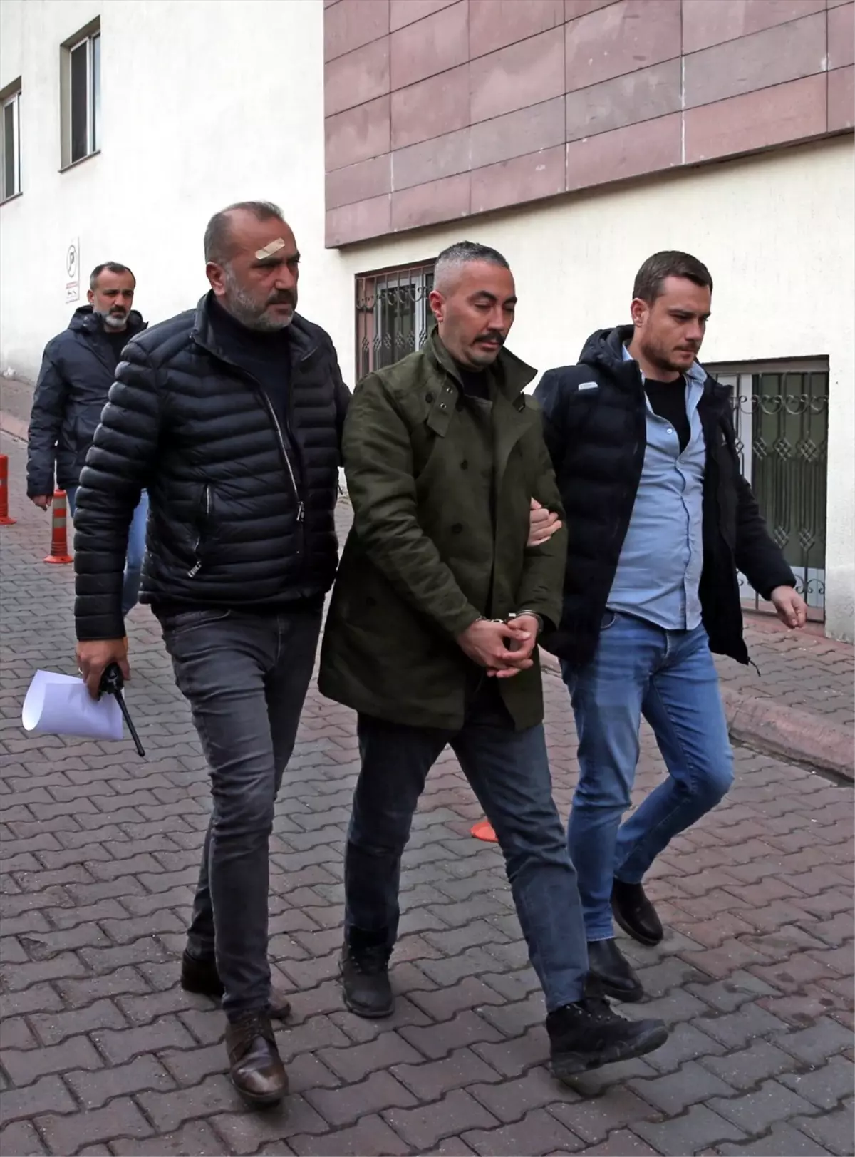 Kayseri de tabancayla ateş ederek eniştesini öldüren şüpheli tutuklandı