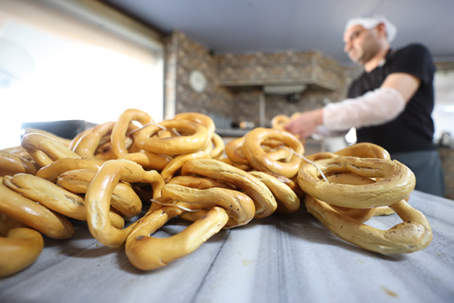 Düzce'deki fırıncılar 'ramazan simidi' mesaisinde! Vatandaşlar bu ürün için köylerden merkeze iniyor