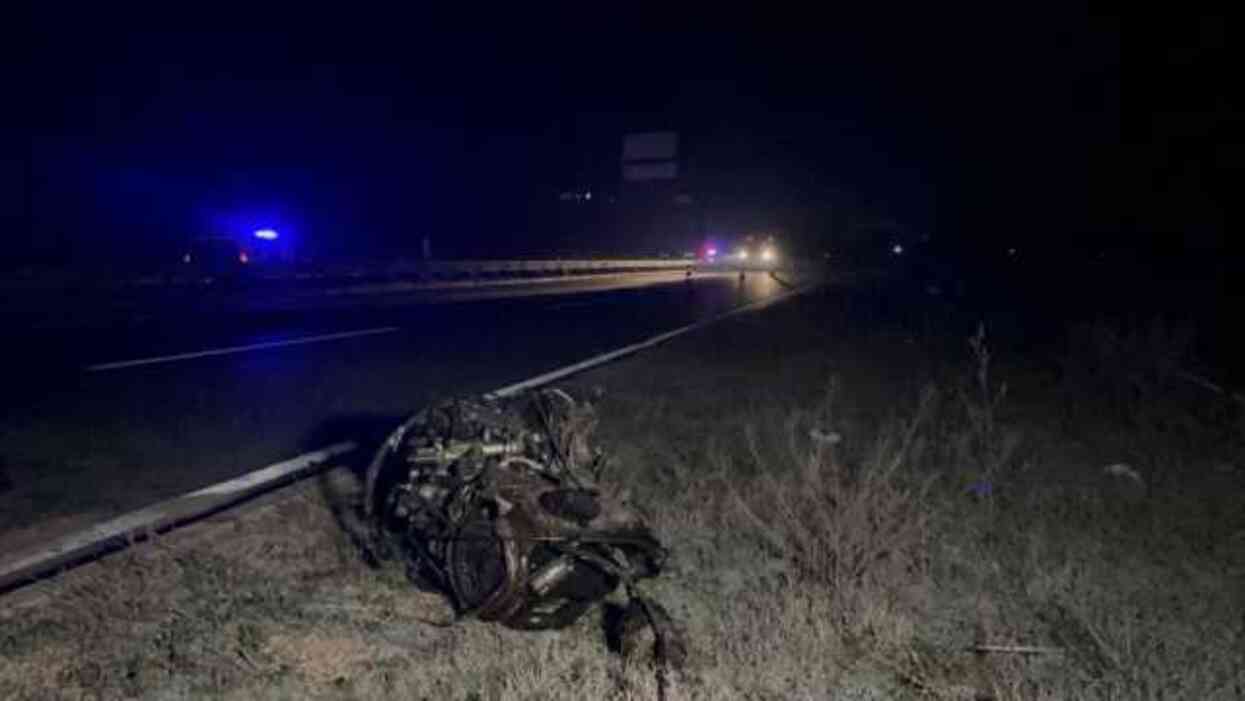 Trafik levhasına çarpan aracın kilometresi 190'da takılı kaldı: 1 ölü Trafik levhasına çarpan aracın kilometresi 190'da takılı kaldı: 1 ölü