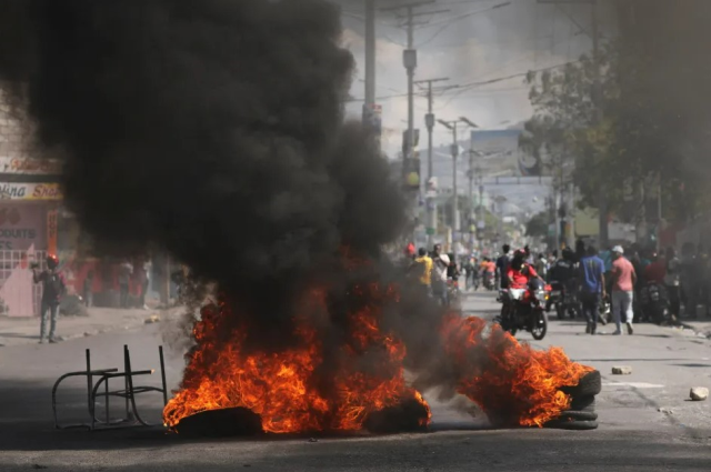 Çete üyelerinin neredeyse kontrolün tamamını ele geçirdiği Haiti'nin başkentinde caddeler cesetlerle dolmaya başladı