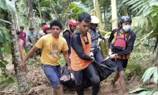 Endonezya'da şiddetli yağmurlar sonucu meydana gelen sel ve toprak kaymalarında 26 kişinin hayatını kyabetti