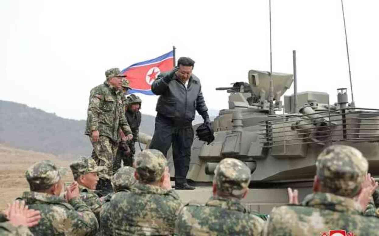 Kim Jong Un, katıldığı tatbikatta yeni model askeri tank kullandı, askerlere 'savaşa hazır olun' talimatı verdi