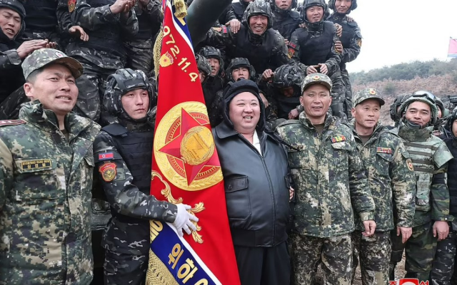 Kim Jong Un, katıldığı tatbikatta yeni model askeri tank kullandı, askerlere 'savaşa hazır olun' talimatı verdi