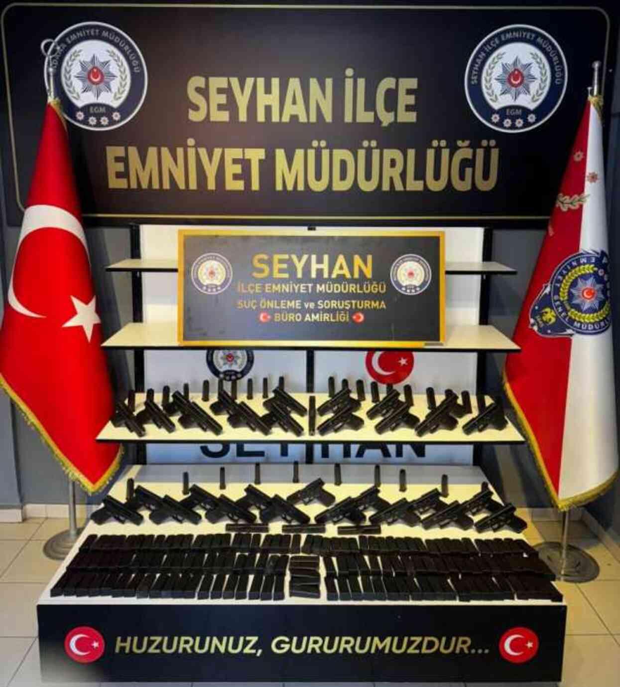 Evinde ruhsatsız 31 tabanca ele geçirilen şüpheliden 'Tanımadığım biri, emaneten bıraktı' savunması Evinde ruhsatsız 31 tabanca ele geçirilen şüpheliden 'Tanımadığım biri, emaneten bıraktı' savunması