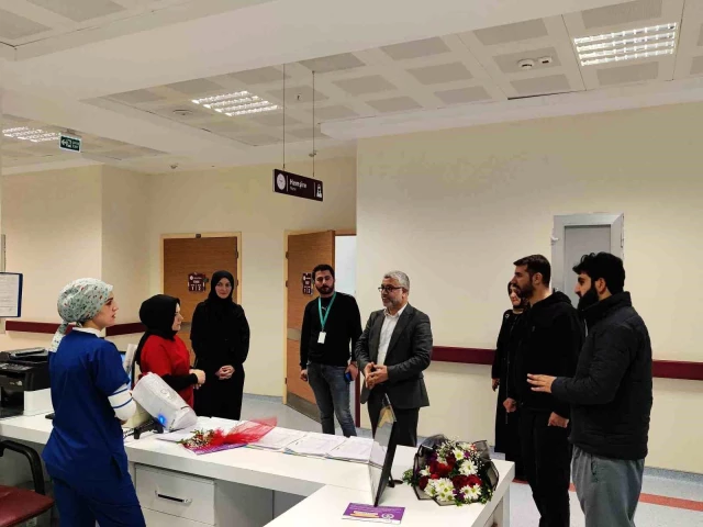 Diyarbakır'da Hastane Ziyareti Sonrası Seccade ve Kitap Dağıtıldı