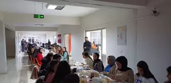Malazgirtli iş insanı öğrencilere iftar verdi