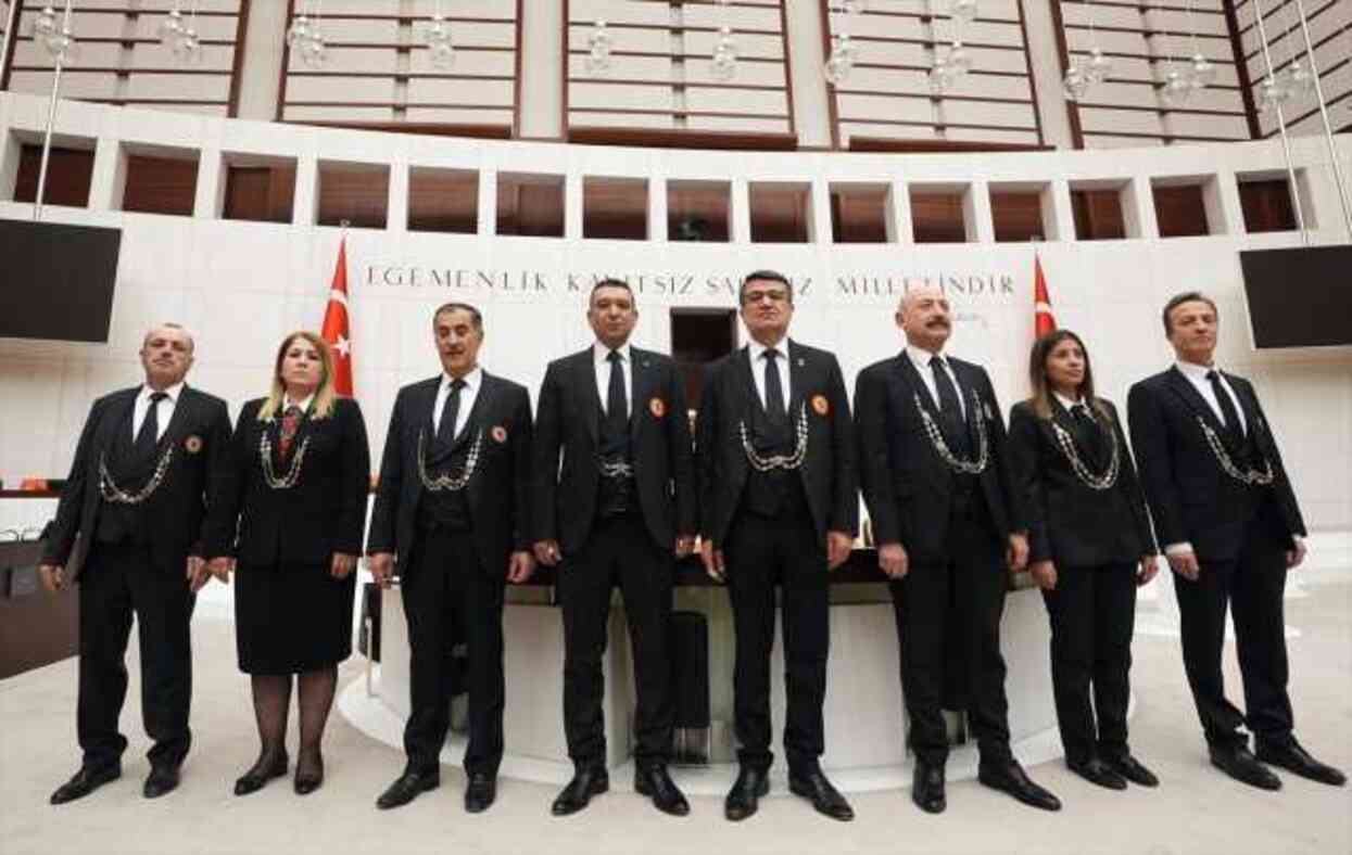 Meclis'in sır küpleri! 2'si kadın 8 kavas, siyasi tarihine yakından tanıklık ediyor Meclis'in sır küpleri! 2'si kadın 8 kavas, siyasi tarihine yakından tanıklık ediyor