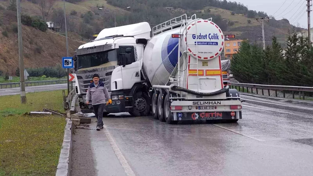 Samsun Da Tanker Ile Otomobilin Arpt Kazada Ki I Yakaland Son