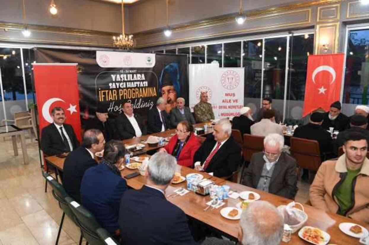 Başkan Asya, yaşlı vatandaşlarla iftar sofrasında buluştu