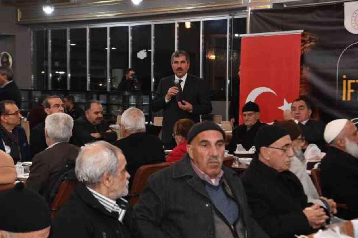 Başkan Asya, yaşlı vatandaşlarla iftar sofrasında buluştu