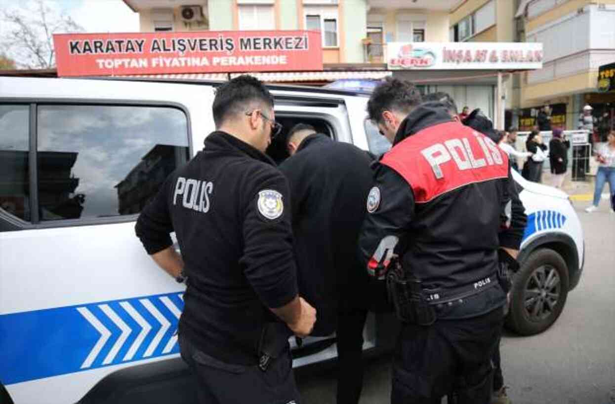 Antalya'da kafede çıkan silahlı çatışmada 7 kişi yaralandı Antalya'da kafede çıkan silahlı çatışmada 7 kişi yaralandı