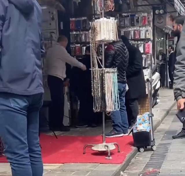 Fatih'te tartıştığı kadını darp eden esnafın dükkanı mühürlendi! Tahliye süreci başlatıldı
